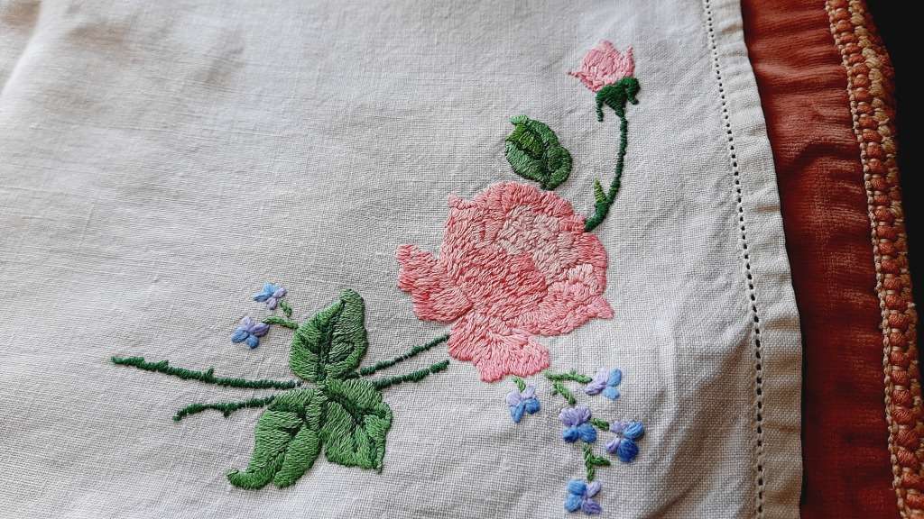 Embroidered tray cloth - linen - satin stitich roses 32 x 46 cm