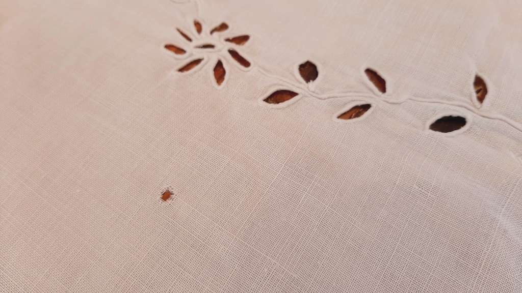 Whte embroidered tablecloth with hand crocheted edging - damaged (104 x 104 cm)