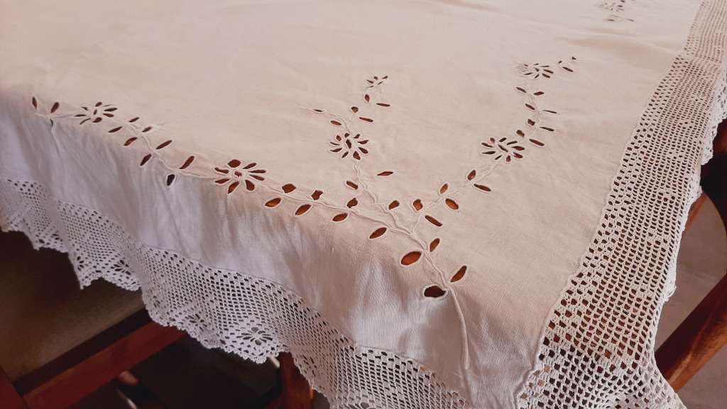 Whte embroidered tablecloth with hand crocheted edging - damaged (104 x 104 cm)