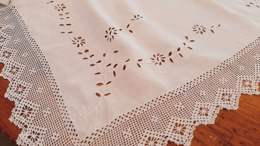 Whte embroidered tablecloth with hand crocheted edging - damaged (104 x 104 cm)