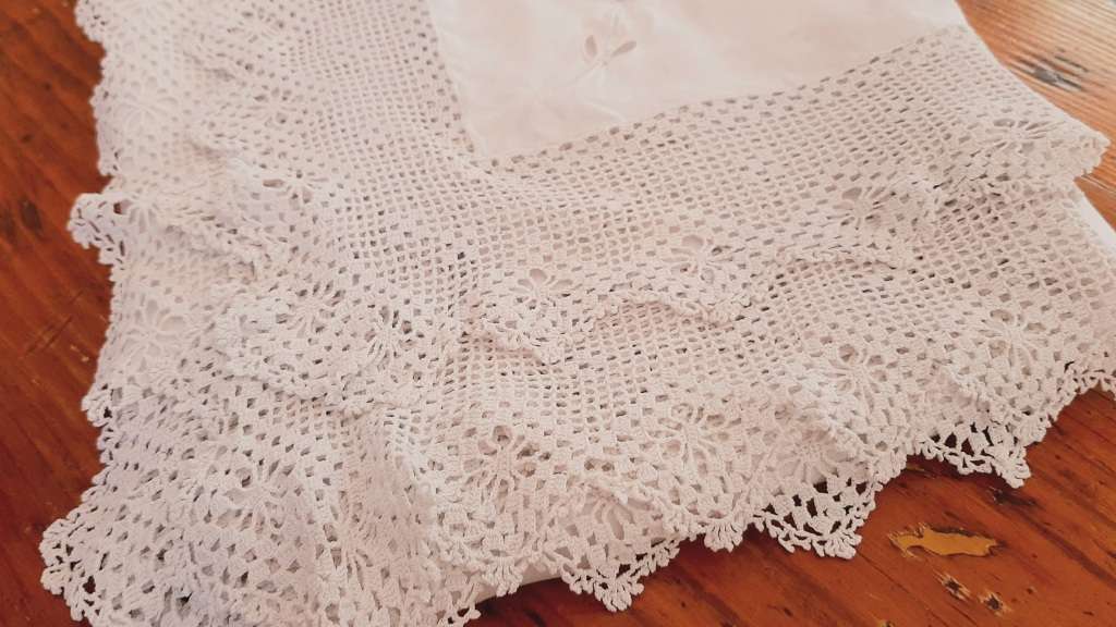 Whte embroidered tablecloth with hand crocheted edging - damaged (104 x 104 cm)