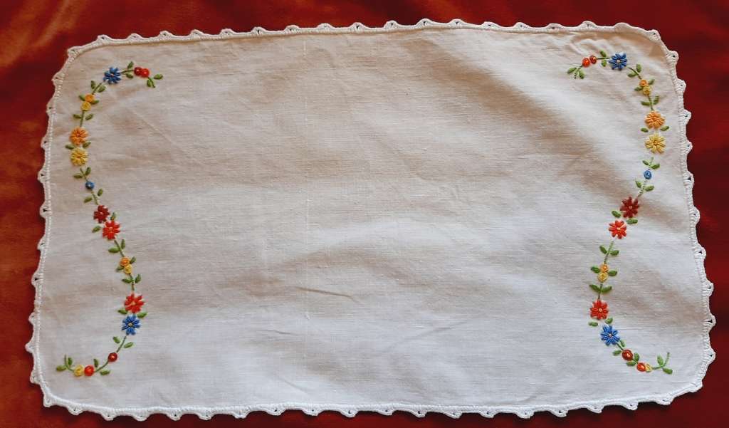 Embroidered tray cloth - white cotton - 42 x 24 cm