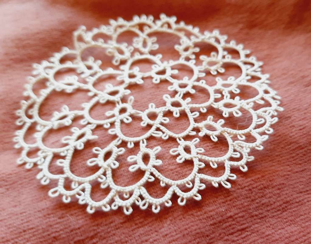 Small, beige tatted (tatting) doilie - 8.5cm diameter