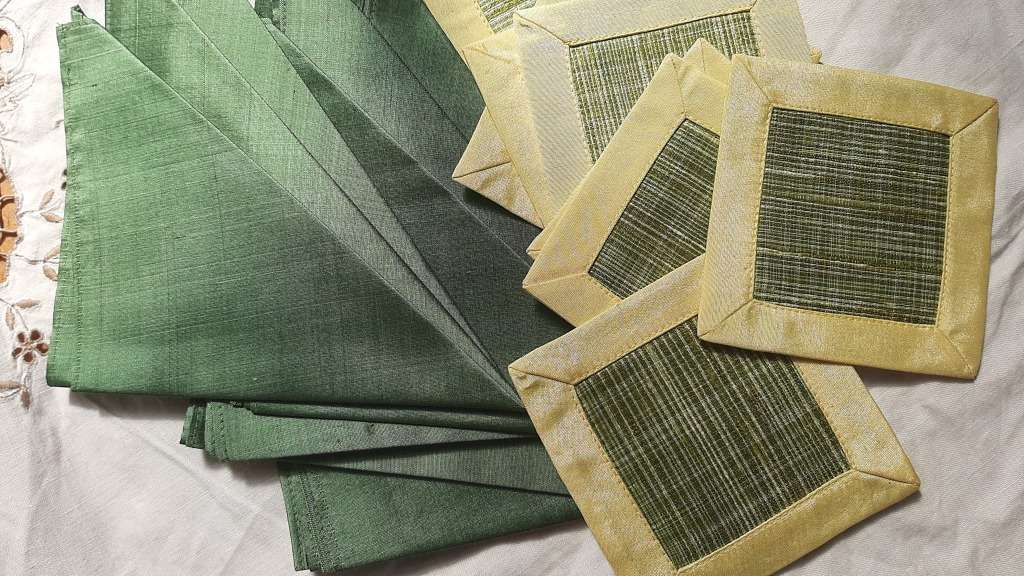 Set of silk table linen including runner, 6 place mats, 6 coasters and 6 napkins - as new