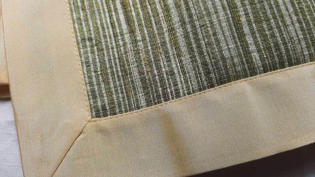 Set of silk table linen including runner, 6 place mats, 6 coasters and 6 napkins - as new