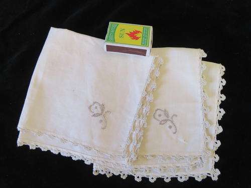 Set of 2 cream embroidered serviettes/ napkins