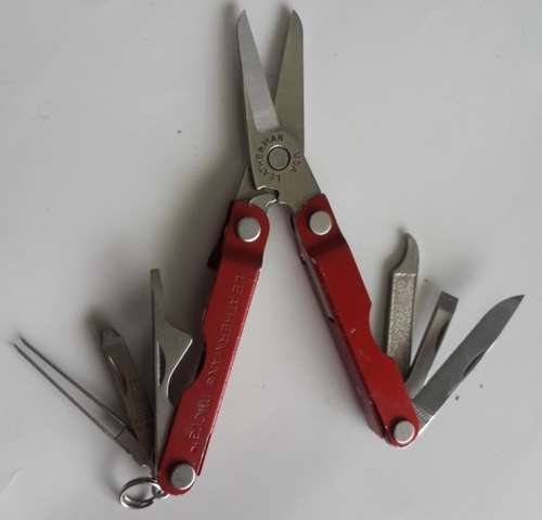 Leatherman Micra with red scales