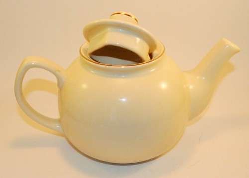Tea Pot Harrods H 13.5 width handle to Spout 23cm