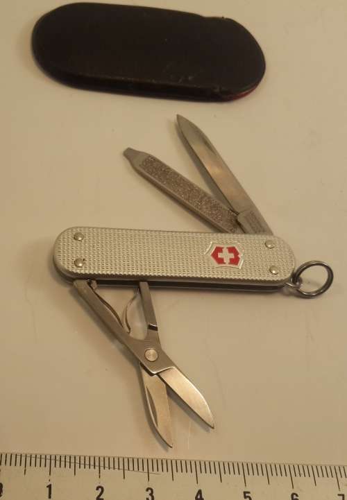 Swiss Army knife Ribbed Alox Classic SD  Victorinox