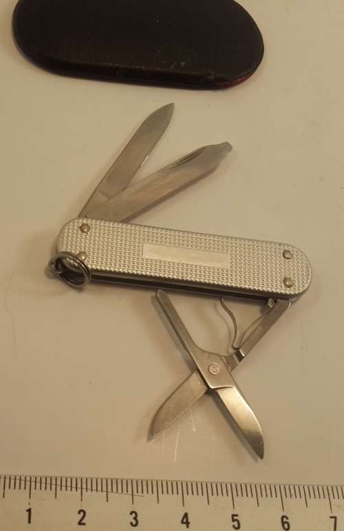 Swiss Army knife Ribbed Alox Classic SD  Victorinox