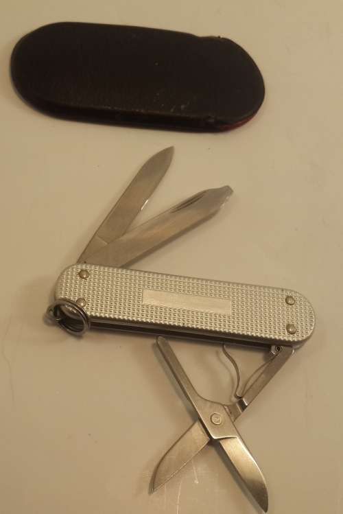 Swiss Army knife Ribbed Alox Classic SD  Victorinox