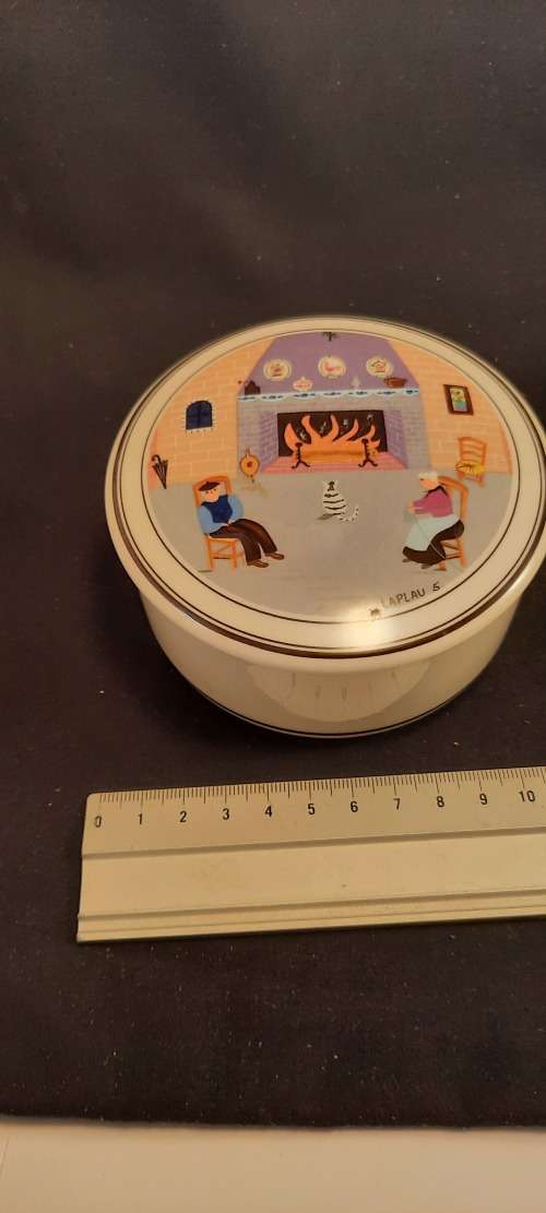 Trinket Box Villeroy and  Bach Design Naif Depuis 1748 fire side Made in Luxenburg