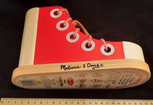 How to tie your shoelace Made by Mellsa and Doug H13 width 21 cm