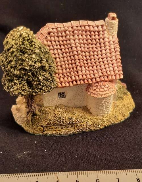 Small house Made by M Fraser in 1990 H 7 x 8.5 cm