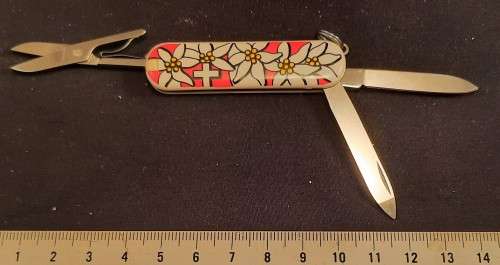 Victorinox Swiss Army Knife . Classic Edelweiss Flowers logo 58 mm with pouch
