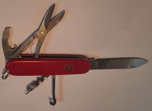 Swiss Army Knife .Golfer  Discontinued grooved cork screw small 84 mm with scissors