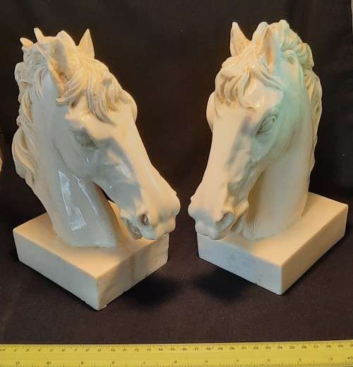 Horse Heads  stonelite  two pc Book ends  Post net only due to weight 4kg Hight 24 cm by w 20 cm