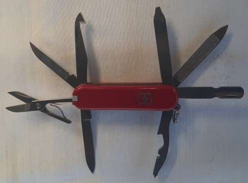 Victorinox mini champ red scales