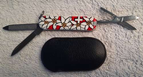 Swiss Army Knife .Victorinox- Classic  SD Edelweis 58 mm