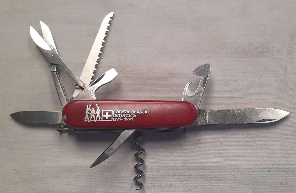Victorinox Swiss Army knife (Huntsman)Older model Red scales Grooved cork screw Logo on scale