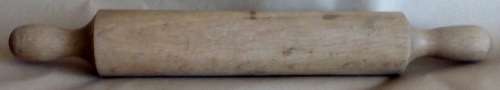 SOLID WOOD VINTAGE ROLLING PIN AS ILLUSTRATED.