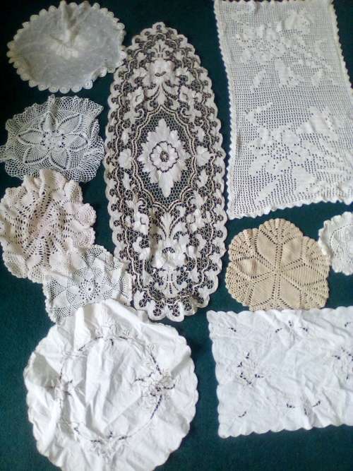 VINTAGE "LAPPIES" - TEN ITEMS, VARIOUS SIZES.