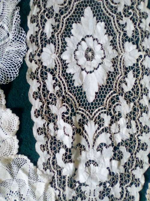 VINTAGE "LAPPIES" - TEN ITEMS, VARIOUS SIZES.