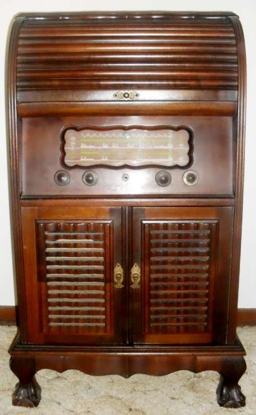 BUYER TO COLLECT IN PRETORIA! - EARLY 1950's "ROLL TOP" PHILIPS RADIO & TURNTABLE COMBINATION.