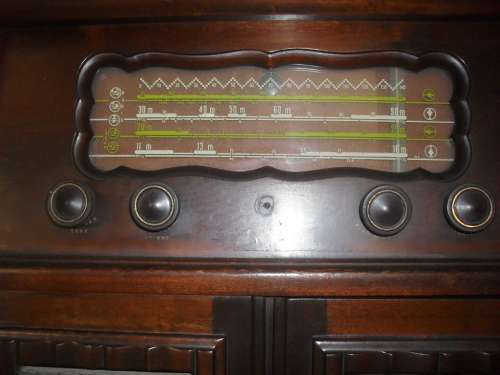 BUYER TO COLLECT IN PRETORIA! - EARLY 1950's "ROLL TOP" PHILIPS RADIO & TURNTABLE COMBINATION.