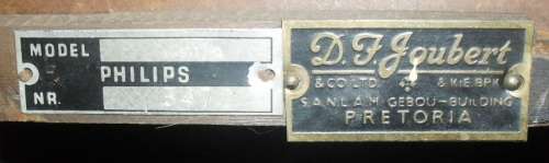 BUYER TO COLLECT IN PRETORIA! - EARLY 1950's "ROLL TOP" PHILIPS RADIO & TURNTABLE COMBINATION.