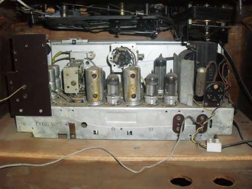 BUYER TO COLLECT IN PRETORIA! - EARLY 1950's "ROLL TOP" PHILIPS RADIO & TURNTABLE COMBINATION.