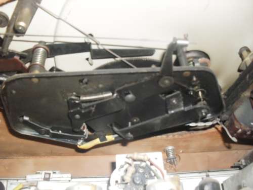 BUYER TO COLLECT IN PRETORIA! - EARLY 1950's "ROLL TOP" PHILIPS RADIO & TURNTABLE COMBINATION.