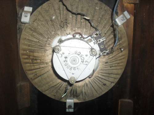 BUYER TO COLLECT IN PRETORIA! - EARLY 1950's "ROLL TOP" PHILIPS RADIO & TURNTABLE COMBINATION.