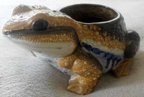 DECORATIVE "TOAD" VASE - 1970's.