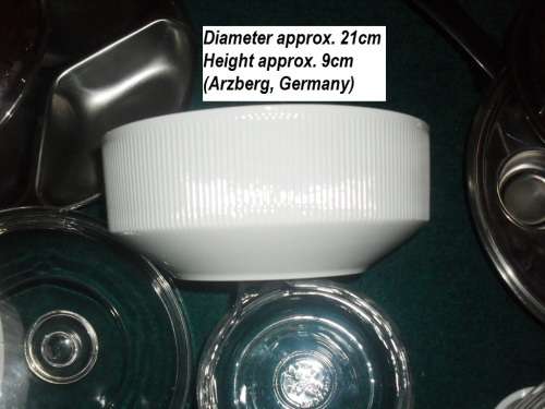 BUYER TO COLLECT IN PRETORIA - GROUP OF VINTAGE KITCHENALIA ITEMS.