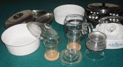 BUYER TO COLLECT IN PRETORIA - GROUP OF VINTAGE KITCHENALIA ITEMS.