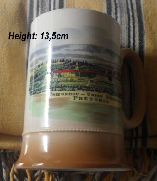 BUYER TO COLLECT IN PRETORIA - GROUP OF ORNAMENTS AND GOODIES!