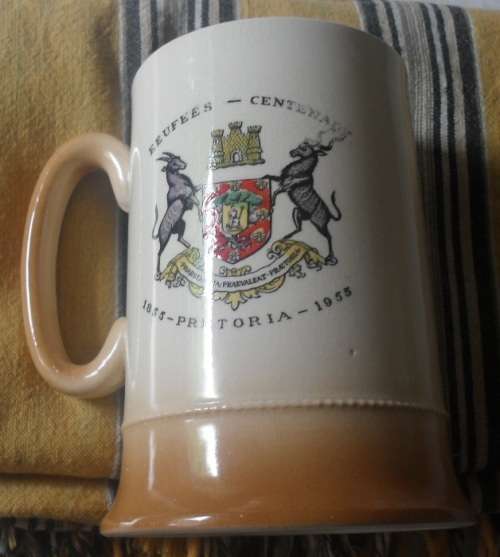 BUYER TO COLLECT IN PRETORIA - GROUP OF ORNAMENTS AND GOODIES!