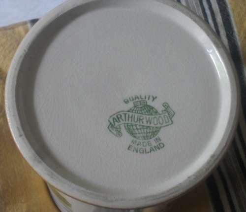 BUYER TO COLLECT IN PRETORIA - GROUP OF ORNAMENTS AND GOODIES!