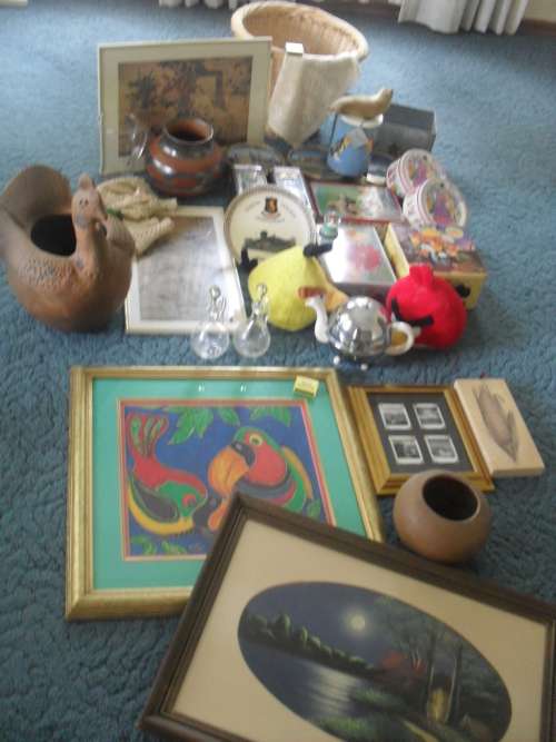 BUYER TO COLLECT IN PRETORIA - GOODY LOT AS ILLUSTRATED!