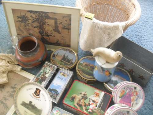 BUYER TO COLLECT IN PRETORIA - GOODY LOT AS ILLUSTRATED!