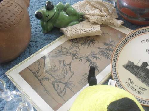 BUYER TO COLLECT IN PRETORIA - GOODY LOT AS ILLUSTRATED!