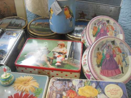 BUYER TO COLLECT IN PRETORIA - GOODY LOT AS ILLUSTRATED!