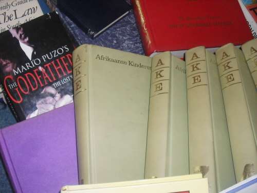 BUYER TO COLLECT IN PRETORIA - BOOKS, BOOKS AND MORE BOOKS!