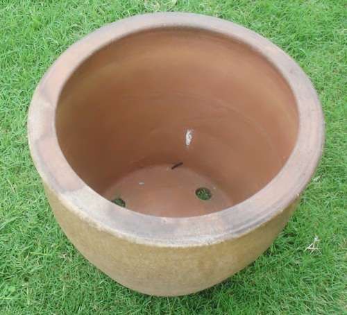 BUYER TO COLLECT IN PRETORIA - SINGAPORE "DRAGON POT"!