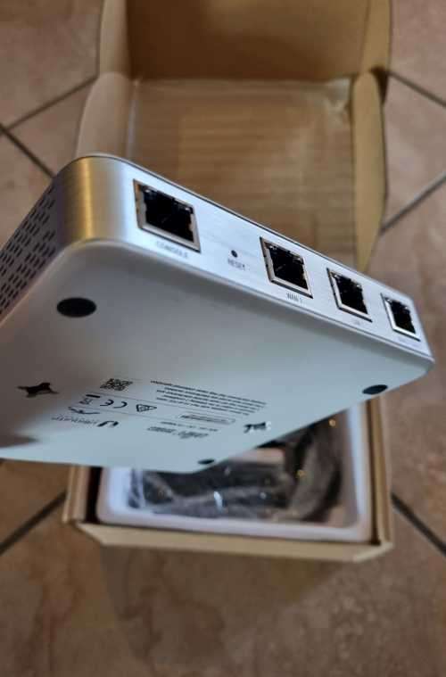 Ubiquiti - Unifi Security Gate (USG 3P)