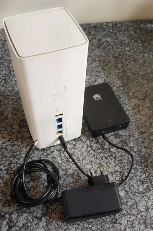 Huawei B618s-22d With Battery Backup