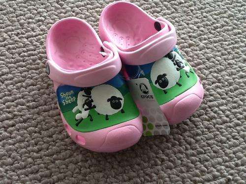 Shaun the Sheep Crocs * Pink * size 30 (10-11)