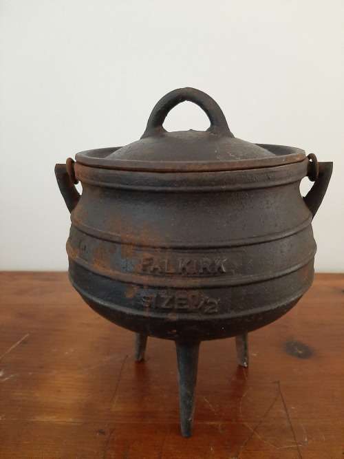 Falkirk size 1\2 potjie pot