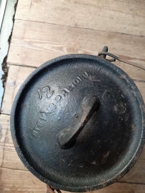 Falkirk size 1\2 potjie pot